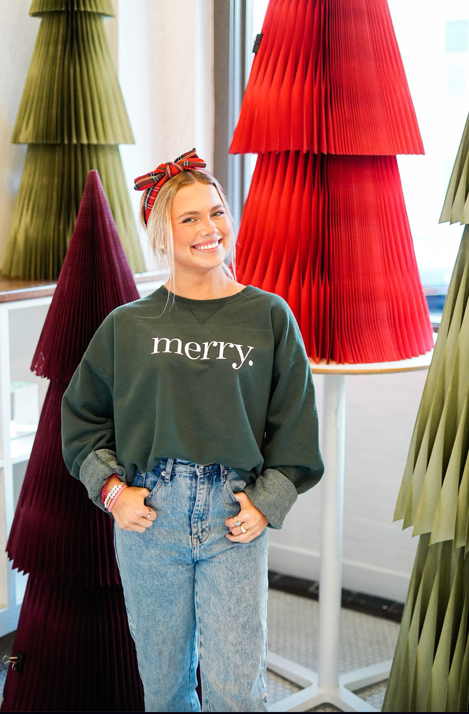 merry. crewneck green